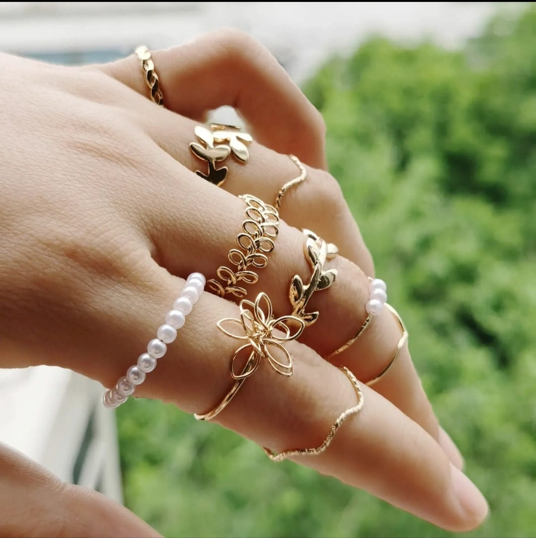 Golden Blossom Ring Set – Adjustable & Aesthetic