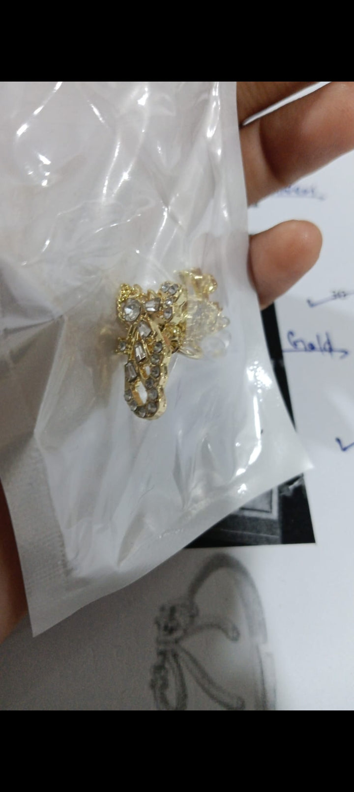 🦋 Elegant Butterfly Earcuff – No Piercing Needed!