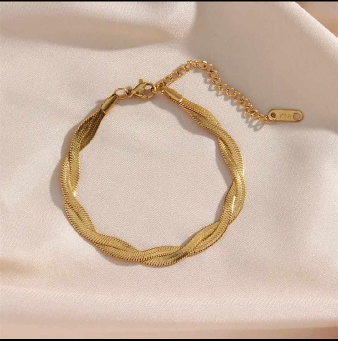 Twisted snake chain bracelet